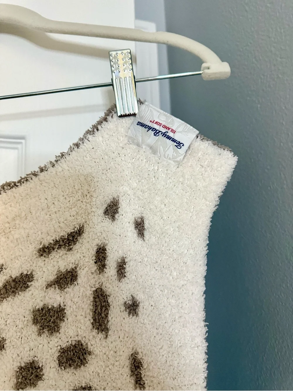 🌸H35 - Tommy Bahama Ultrasoft Plush Reversible Throw🤎🛏️🛍️